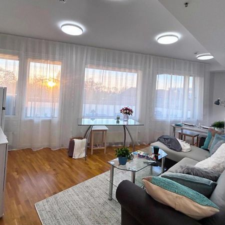 Stella'S Apartment - City Center - Free Secure Parking - Big Sun Terrace - Air Conditioning - Wifi - Tram To The Tallinn Bus Station And Old Town Extérieur photo