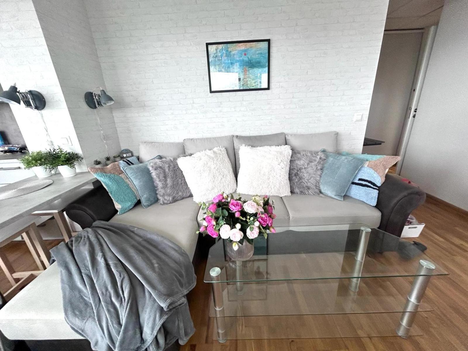 Stella'S Apartment - City Center - Free Secure Parking - Big Sun Terrace - Air Conditioning - Wifi - Tram To The Tallinn Bus Station And Old Town Extérieur photo